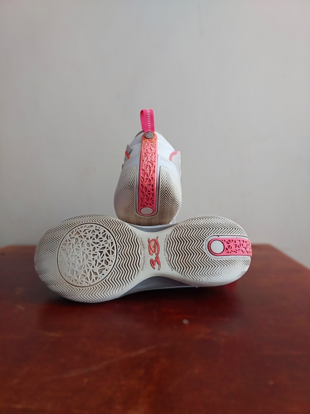 Basketball shoes